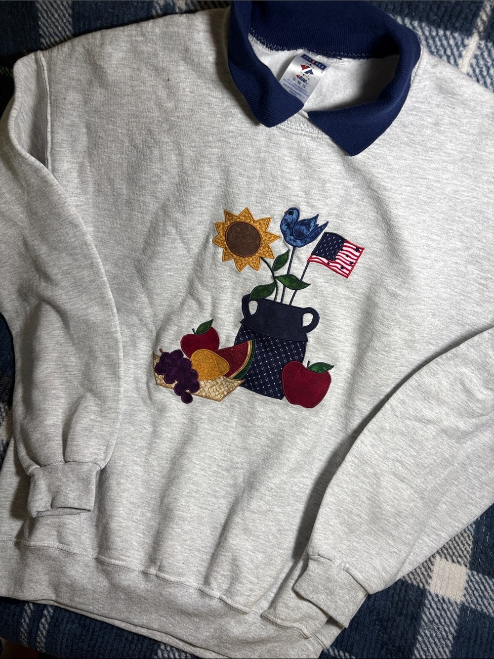 Vintage Cottage Core Sweatshirt w/ Navy Collar and Patriotic Fruit Appliqué XL - Picture 2 of 6